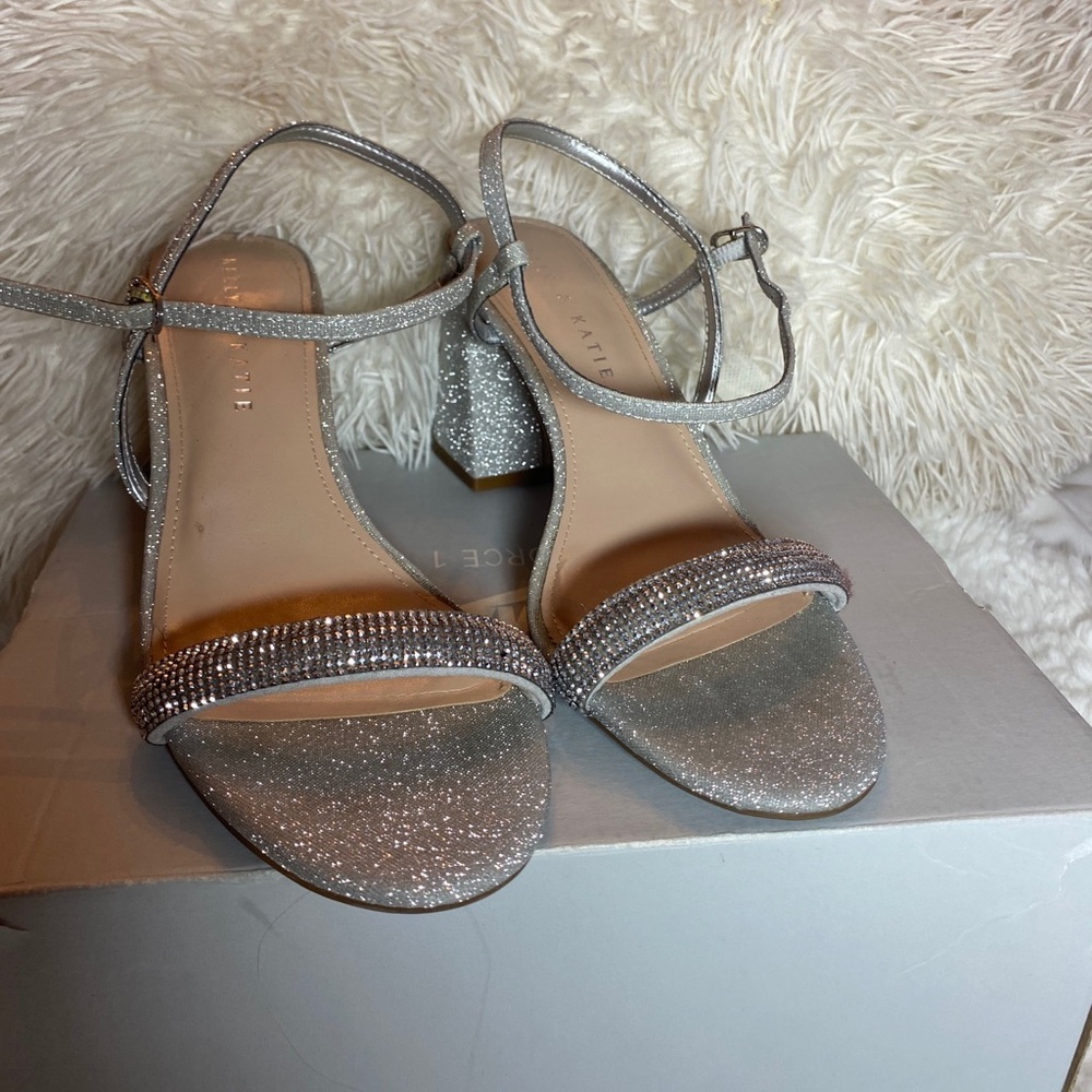kelly and katie bechela sandal